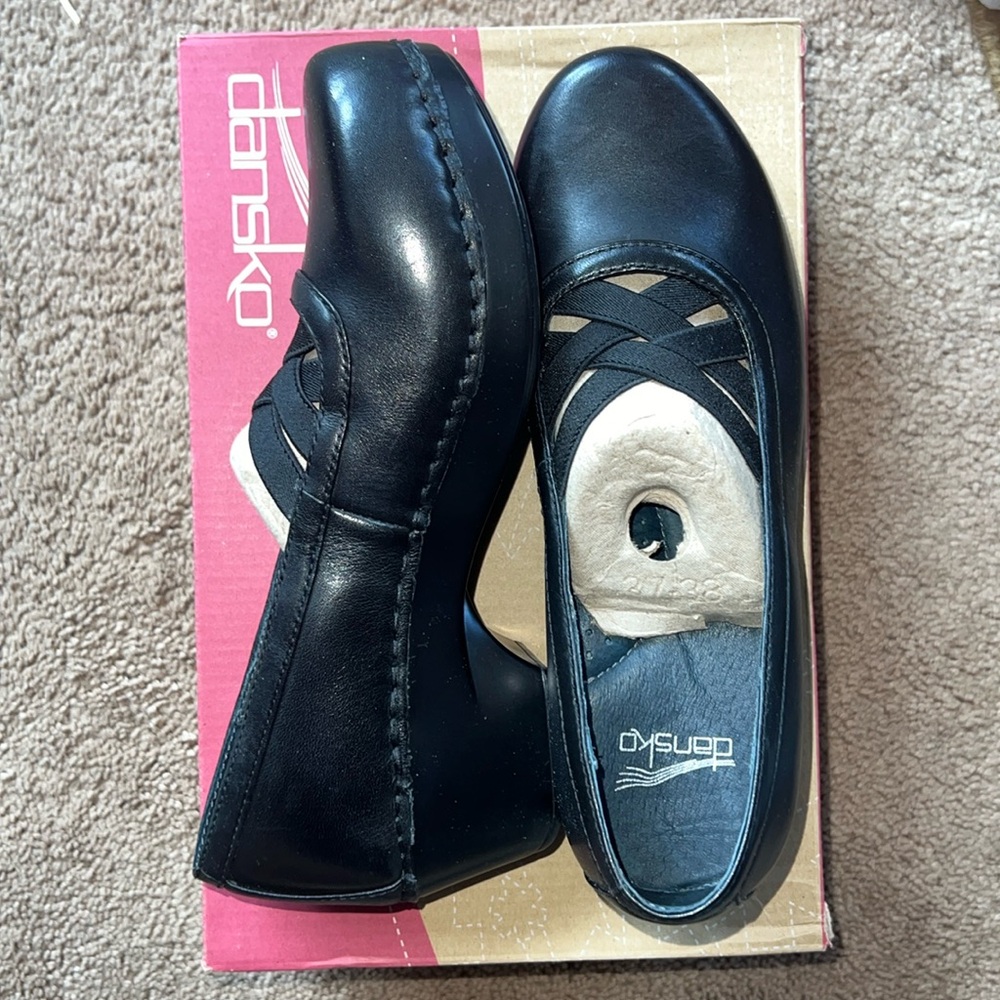 Dansko Tilda Black Leather Strappy Slip On Clogs EU 37 Comfort Shoes